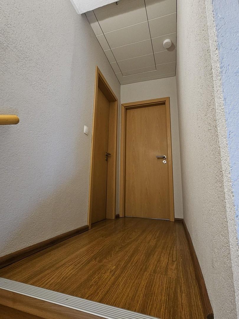 Flur mit Zugang Spitzboden DG