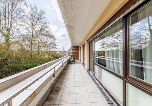 Balkon mit Blick ins Grüne 
