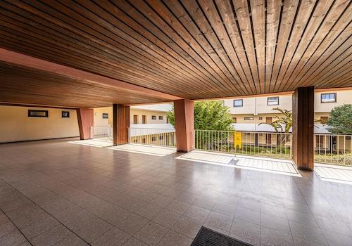 Hauseingang mit Blick zum Hof