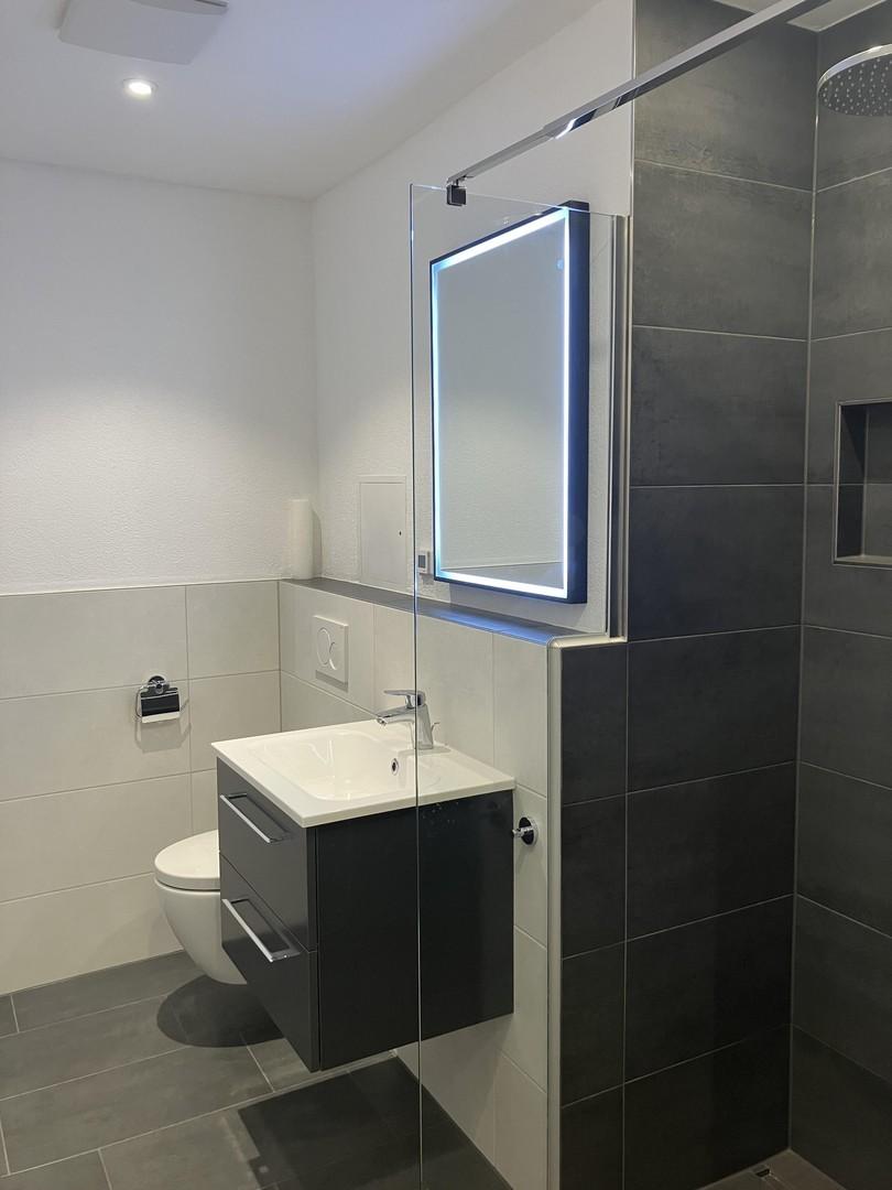 Bad, ebenerdige Regendusche