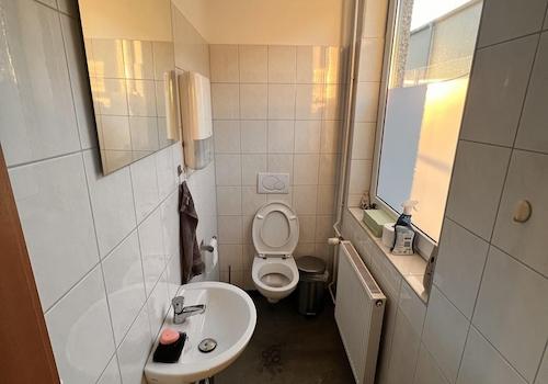 Halle 3 WC Damen EG