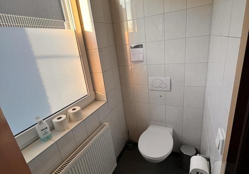 Halle 3 WC Herren EG