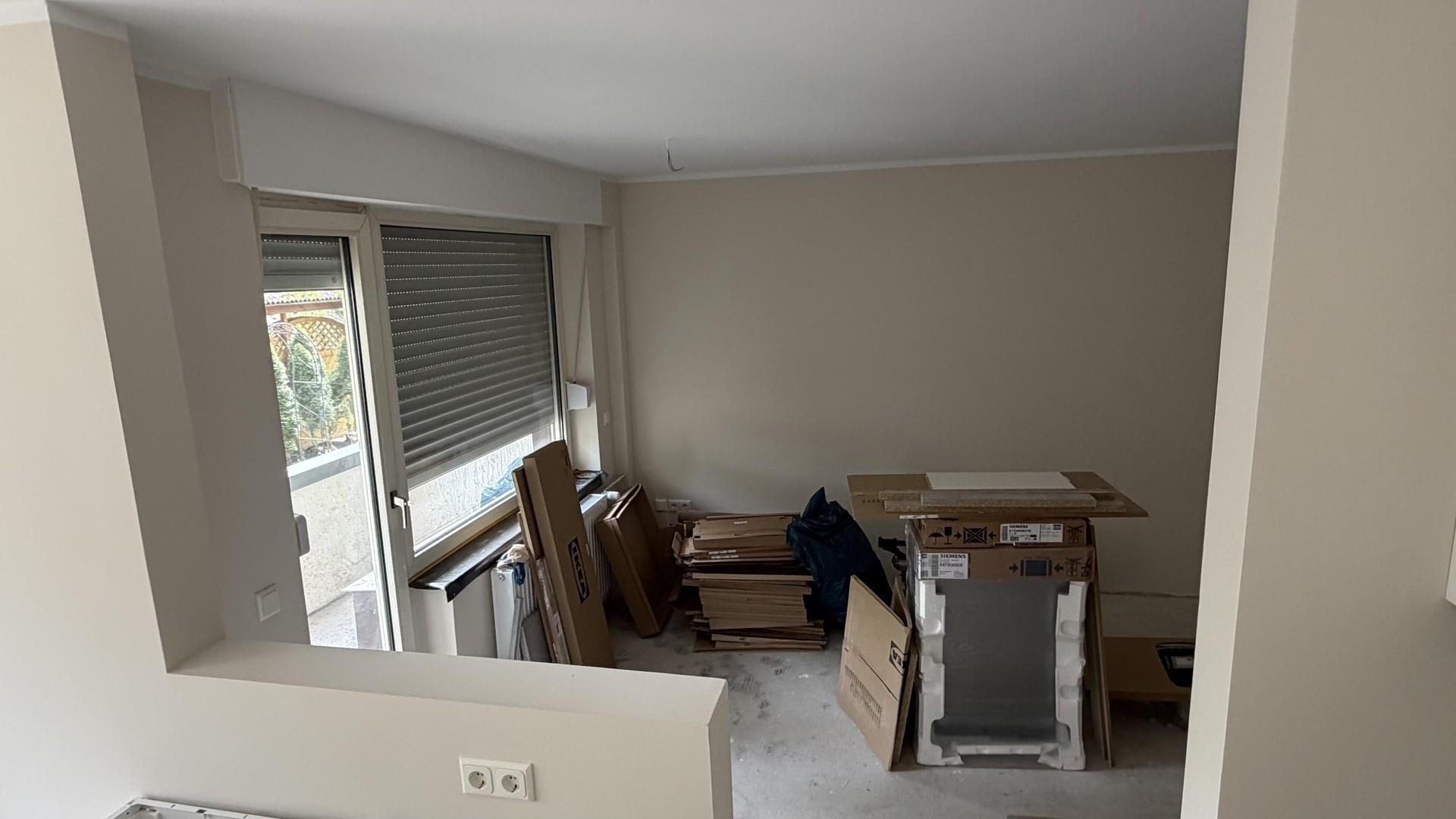 Blick in Wohnbereich von Küche