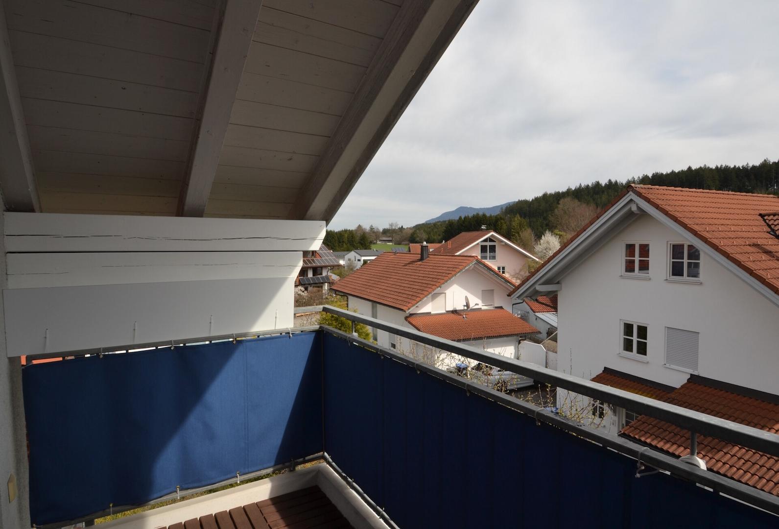 Überdachter Süd-Ost-Balkon