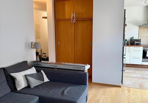 Wohnzimmer mit Einbauschrank