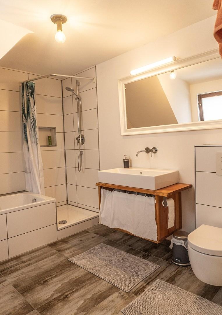 Badezimmer Wanne + Dusche