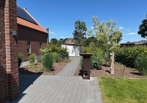Garten mit Geräteschuppen