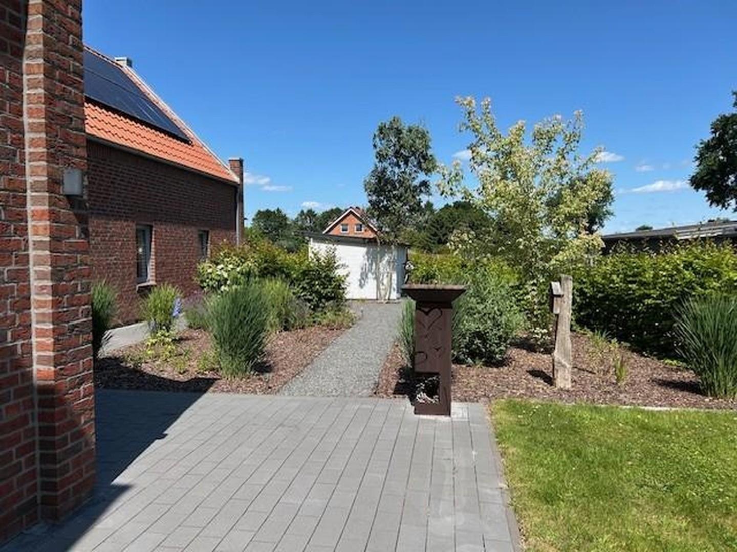 Garten mit Geräteschuppen