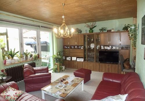 Wohnzimmer mit Balkon