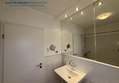 Spiegenschrank im Bad