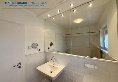 Spiegelschrank im Bad