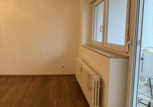 Wohnzimmer mit Balkon