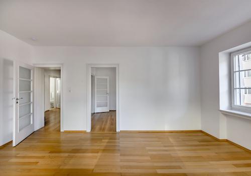 Wohnzimmer Blick zum Flur