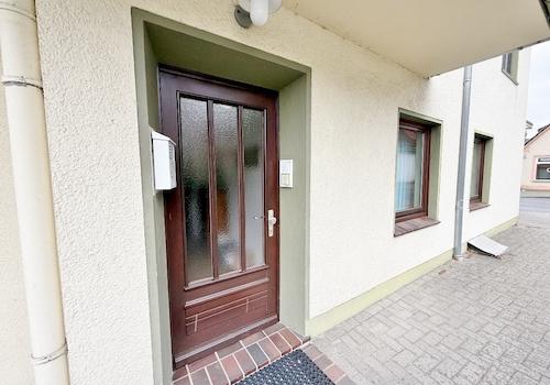 Nebeneingang zur OG-Wohnung