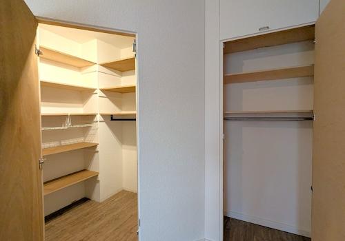 ...begehbarem Kleiderschrank