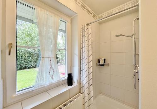 Gäste-WC mit Dusche 