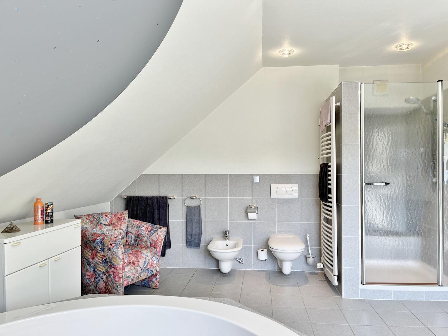 Dusche Toilette und BD