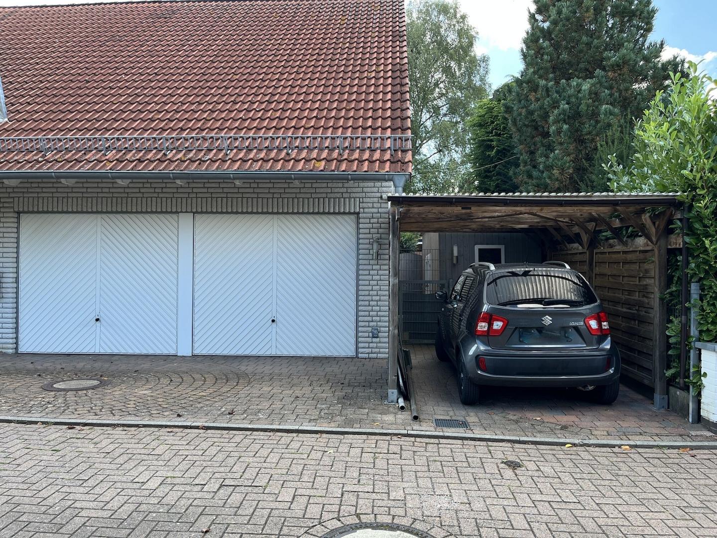 Doppelgarage mit elektr. Toren