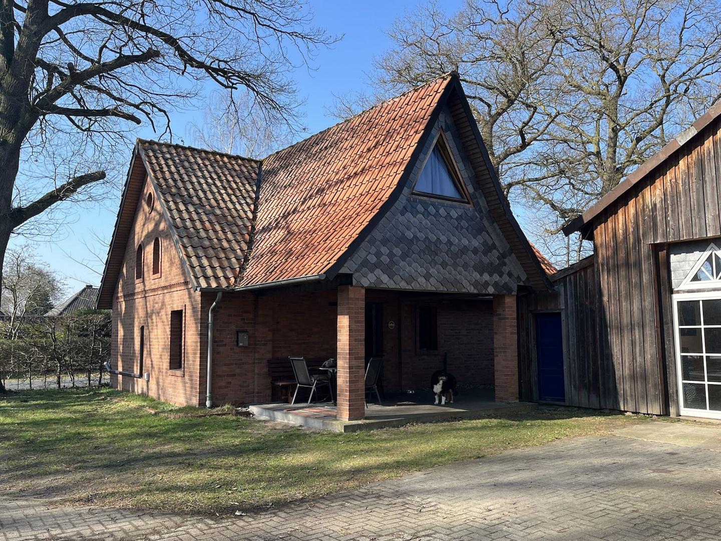 Eingangsbereich und Terrasse