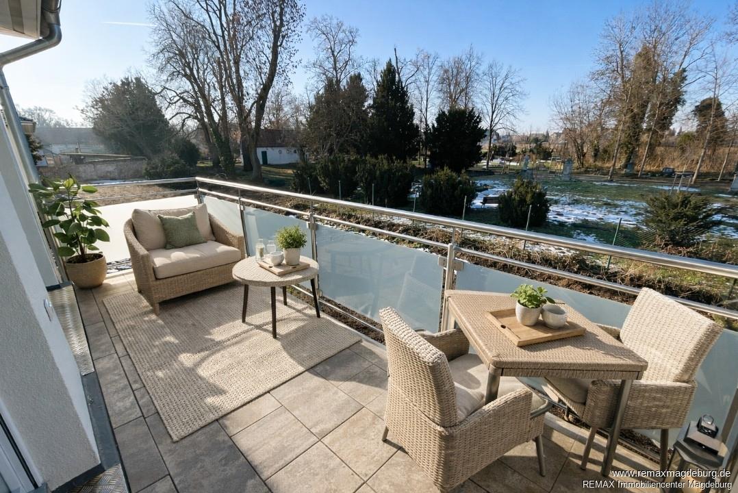 Balkon möbliert mit KI