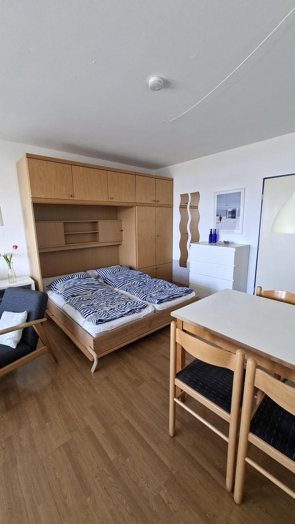 Wohnzimmer mit Wandbett