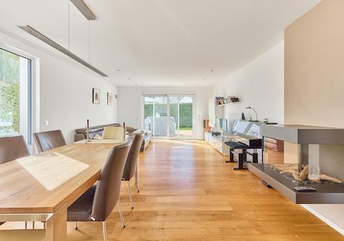 Essbereich  mit Gas-Kamin