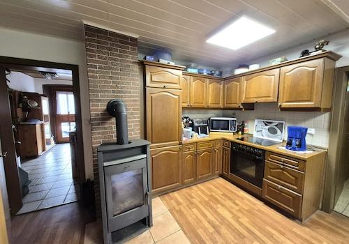 Holzofen 2 und Küche