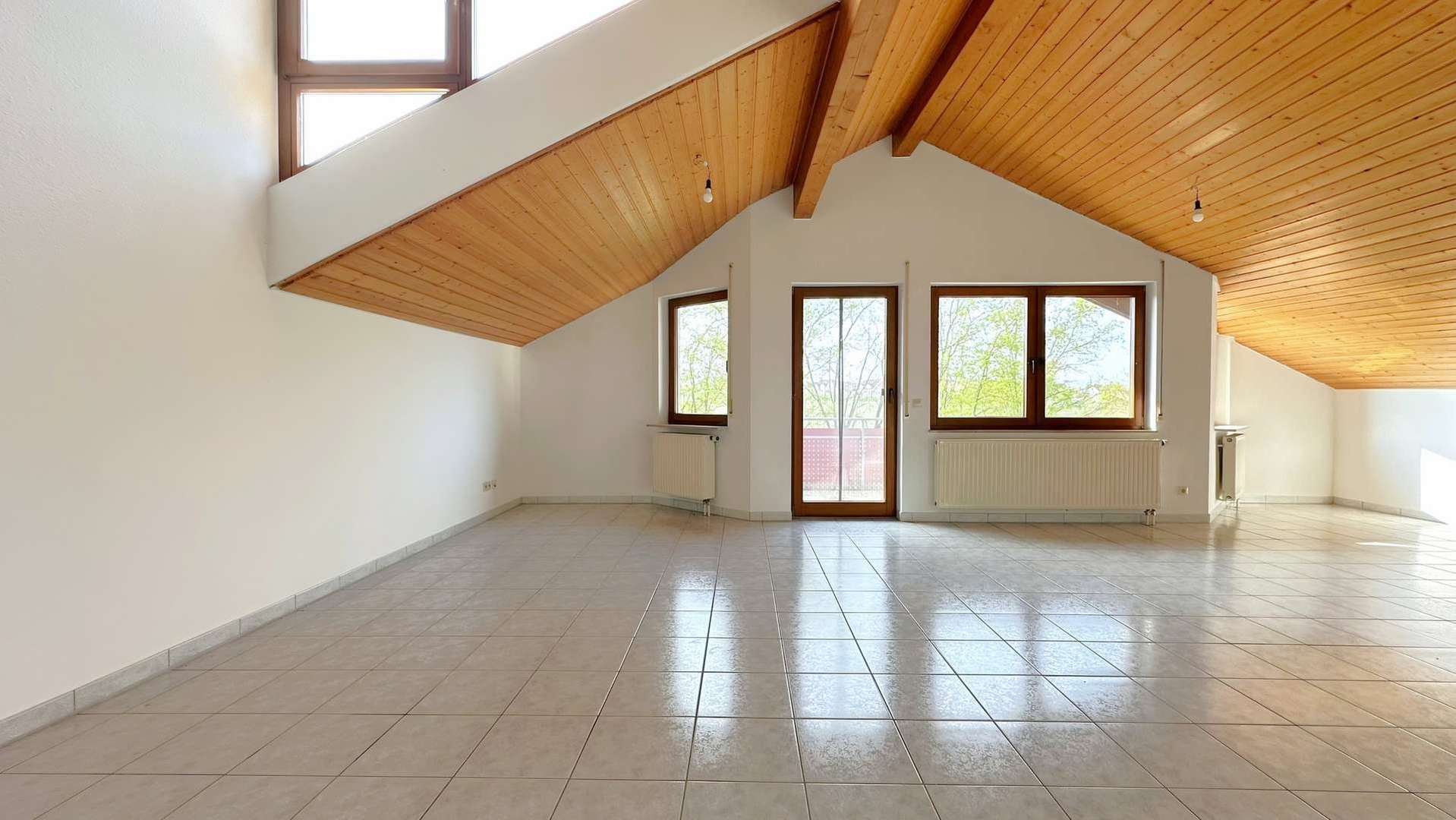 Wohn- u. Essbereich (1)