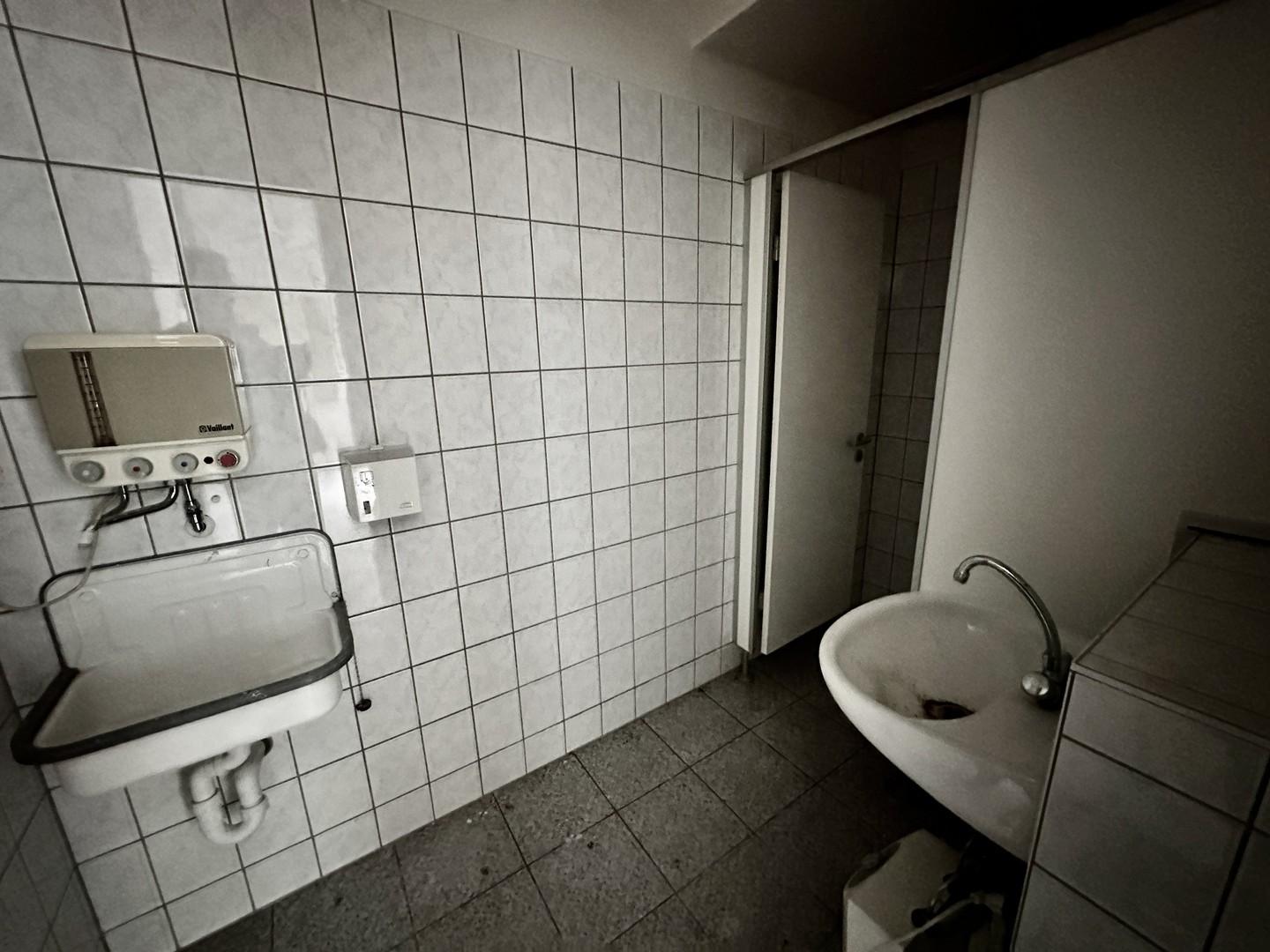 Aufenthaltsraum und Sanitär