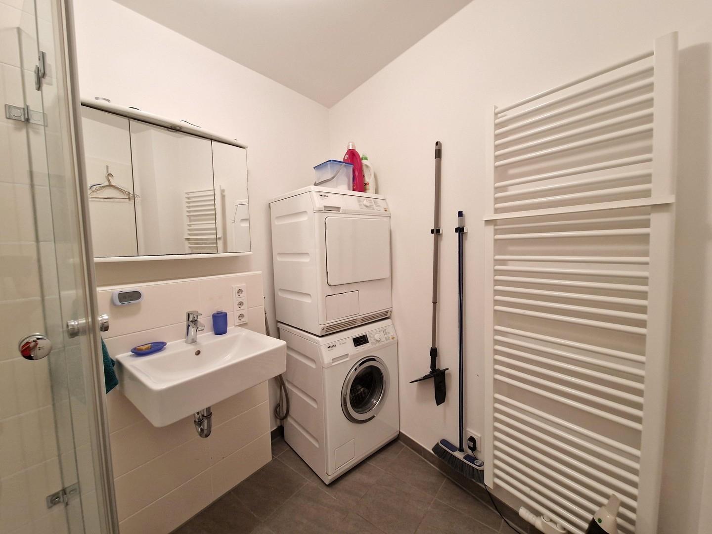Duschbad mit Waschmaschine
