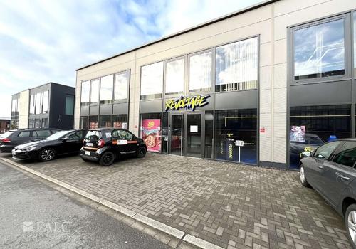 Außenaufnahme / Parkplatz