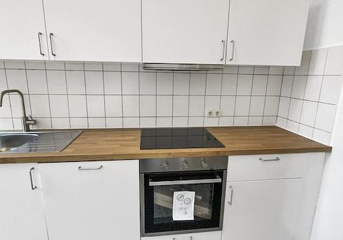 Große Küche mit Spülmaschine