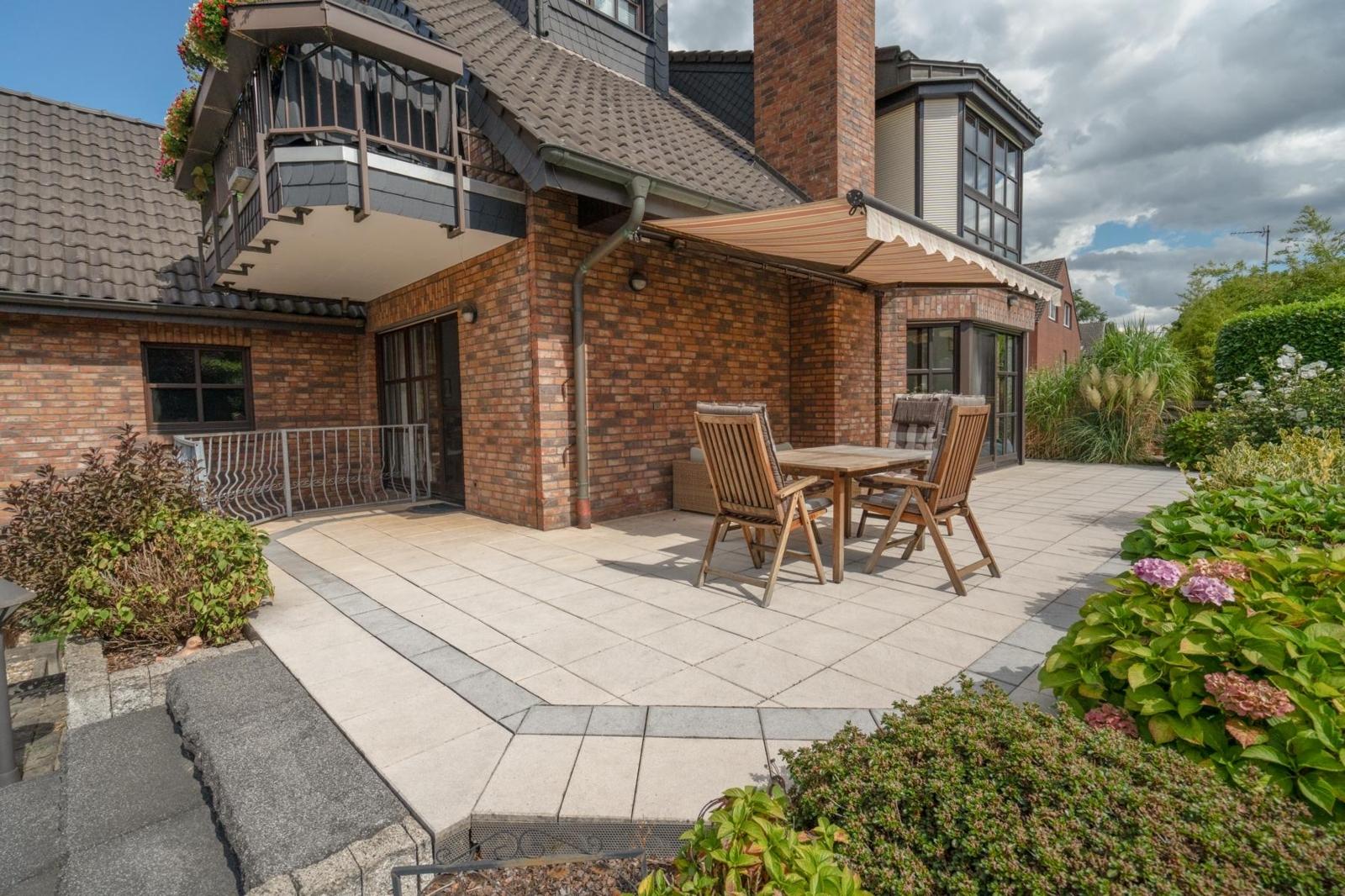 Terrasse mit Markise