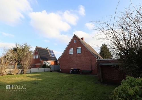 Blick vom Garten zum Haus