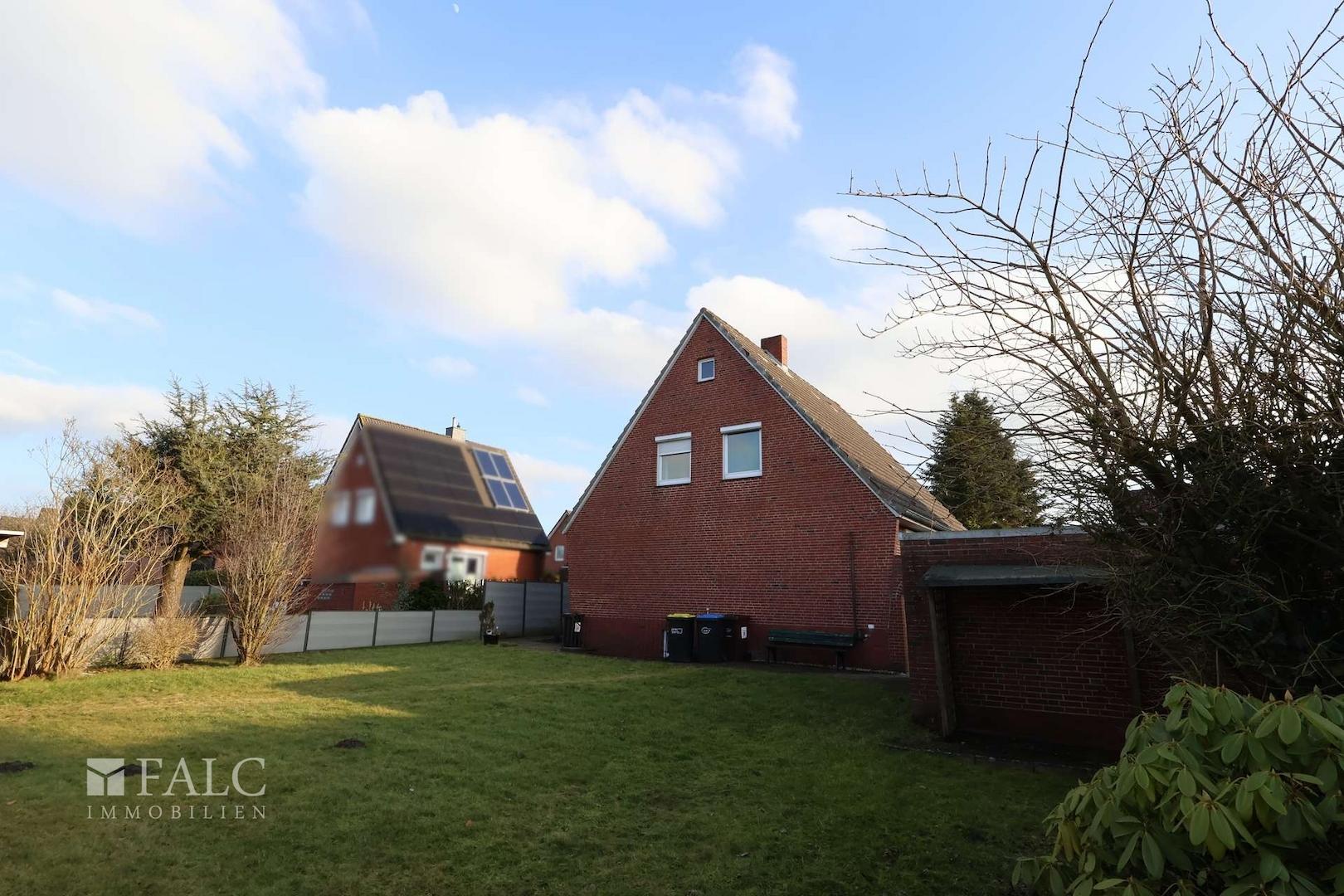 Blick vom Garten zum Haus