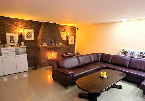 Großes Wohnzimmer Kaminseite