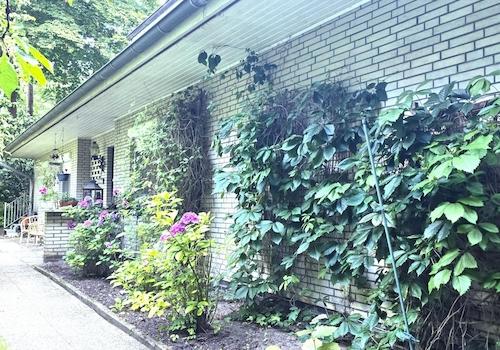 Haupthaus längsseits