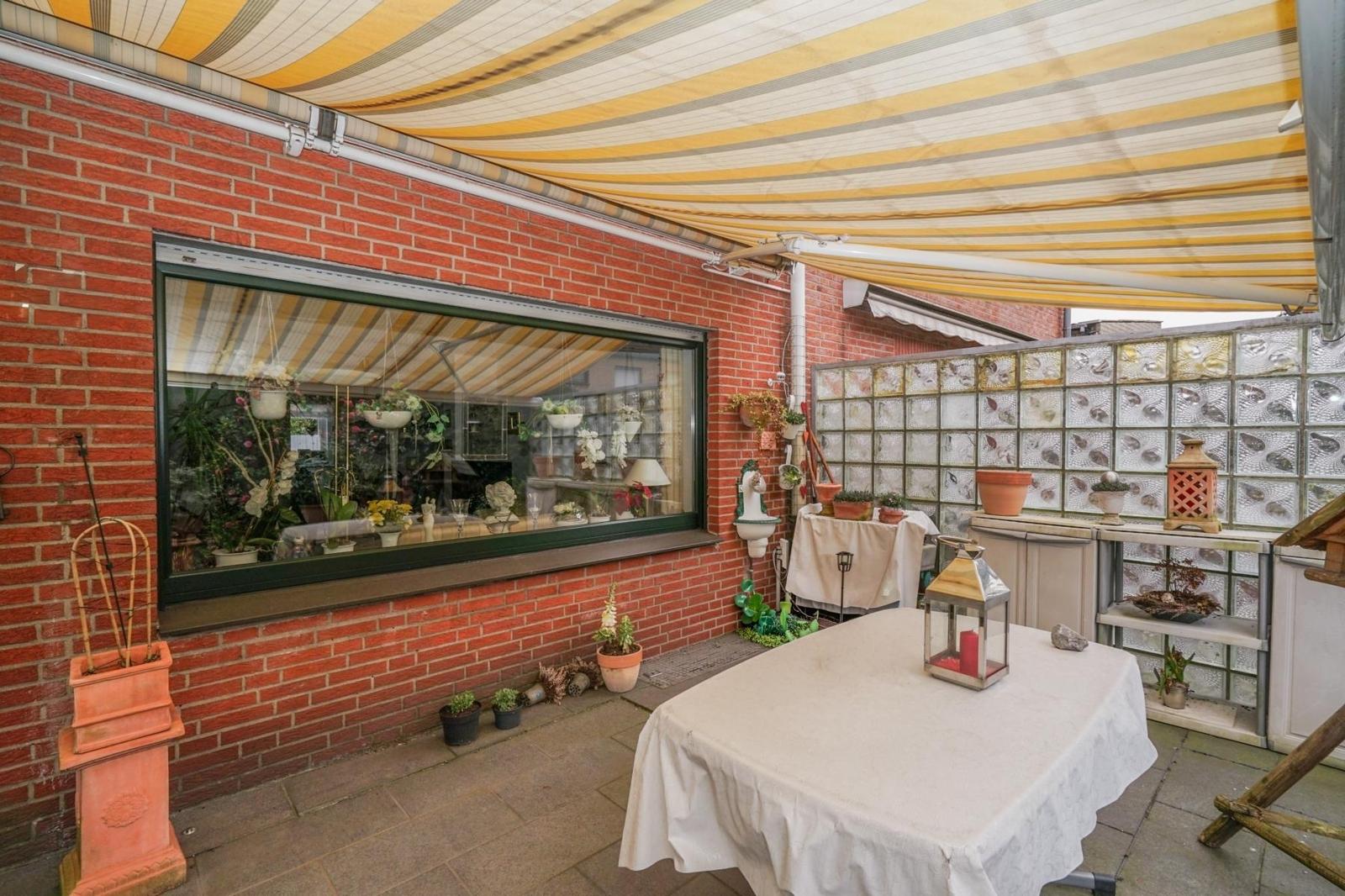 Terrasse mit Markise