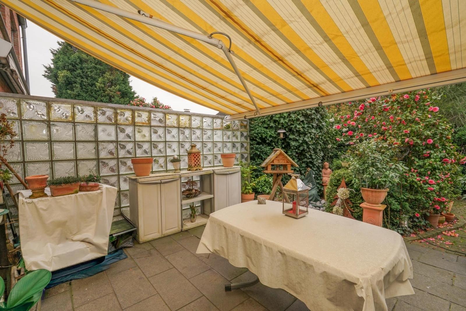 Terrasse mit Markise