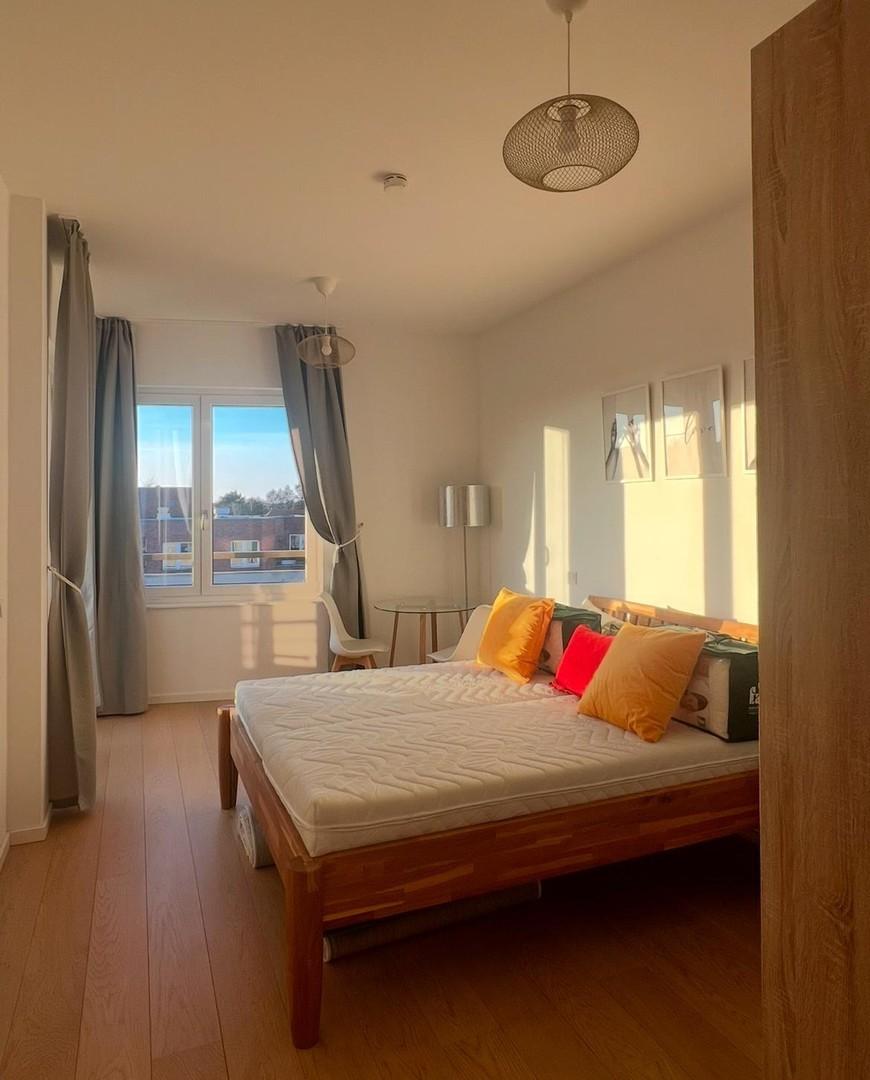 Schlafzimmer kl. Schreibtisch