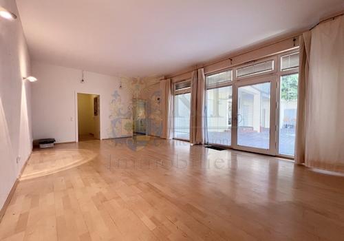 SCHÖNE BÜROEINHEIT