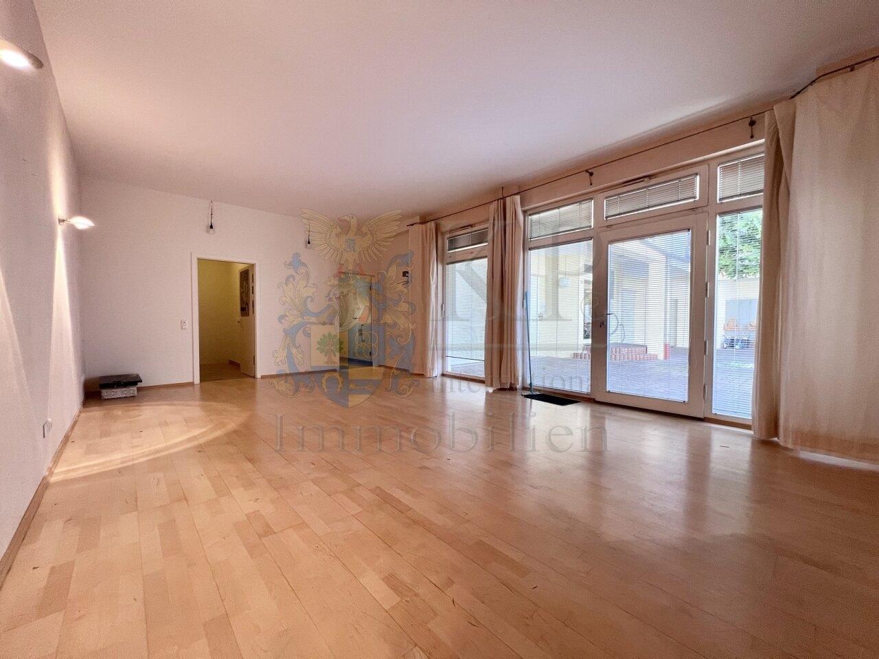 SCHÖNE BÜROEINHEIT