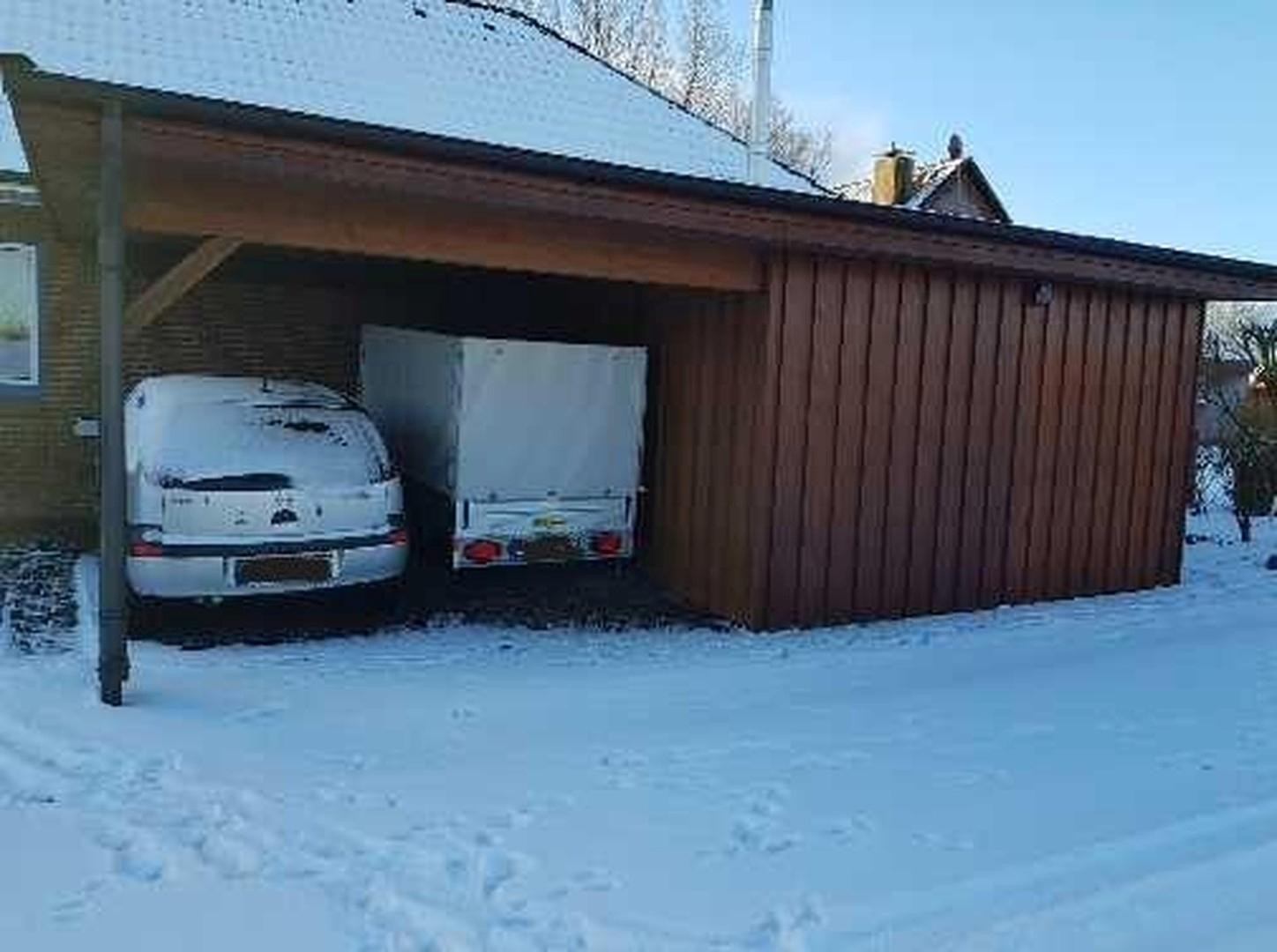 Carport mit Schuppen