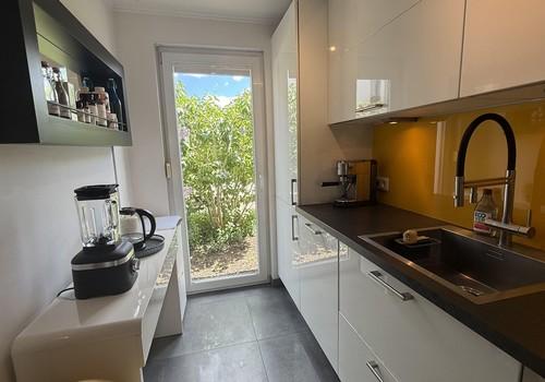 Küche - Fenster zum Vorgarten