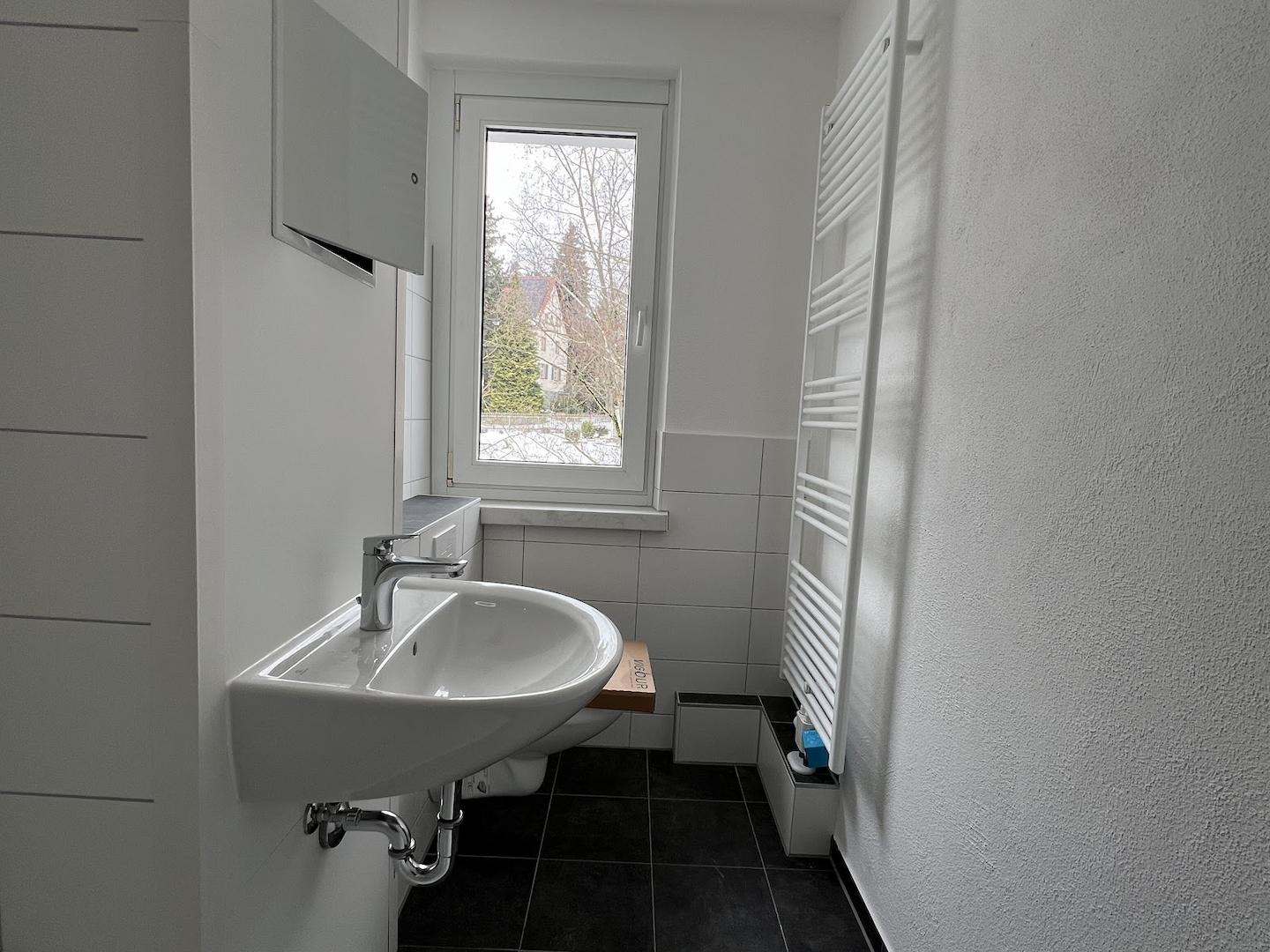 Bad mit Wanne Blick Fenster