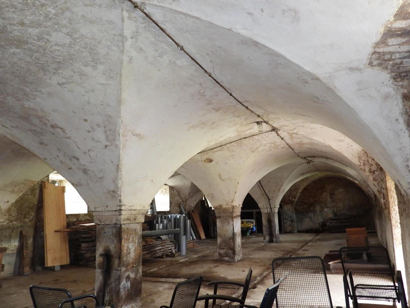 Gewölbe EG Zehentstadel