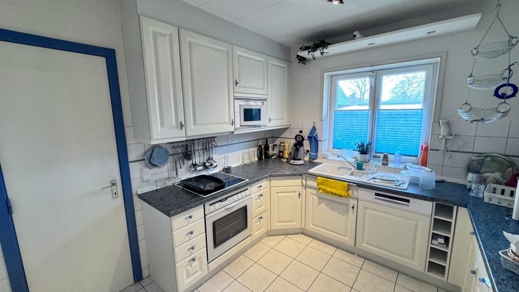 Küche mit Einbauküche