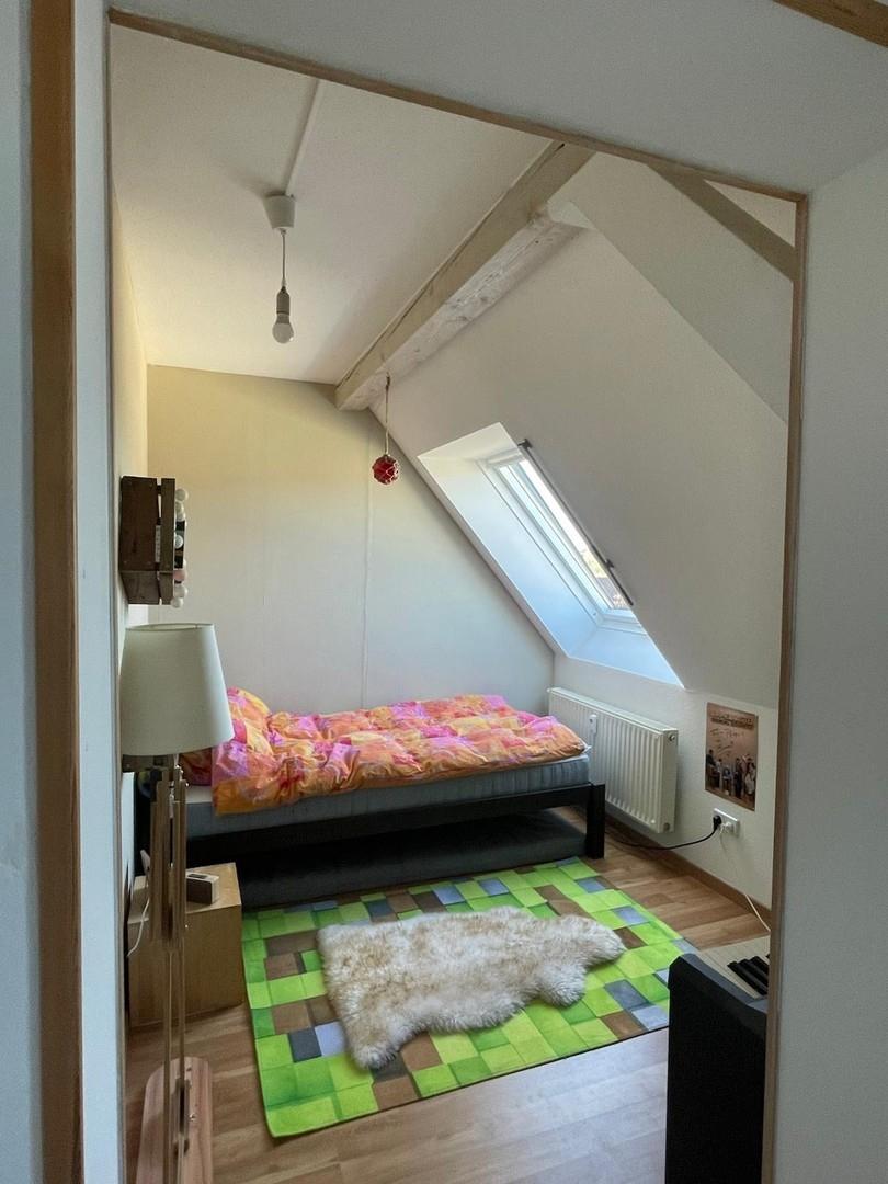 Schlafecke im kleinen Büroraum