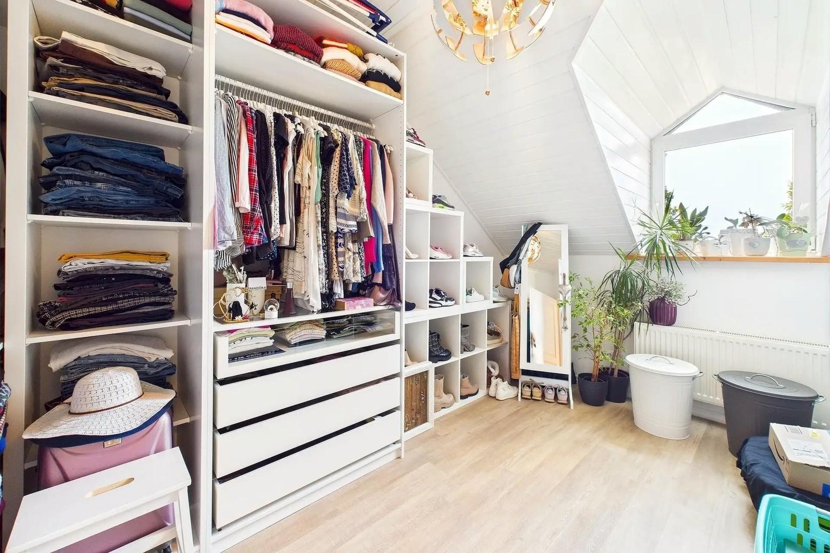 Kinder-/Arbeitszimmer/Ankleide