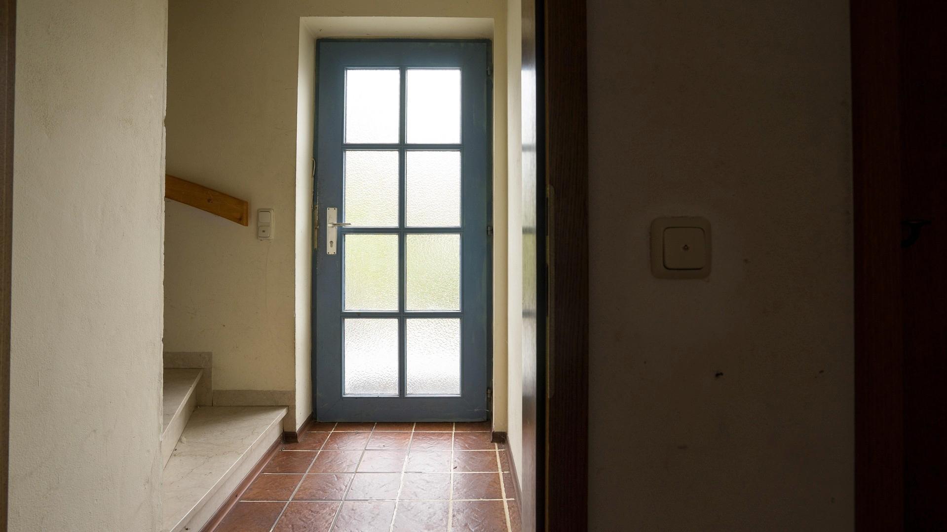 Haustür mit Windfang